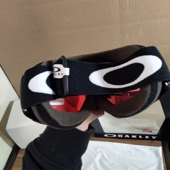 Oakley Flight Deck XM Snow Goggles Matte Black w/Prizm Rose GBL - Picture 5 of 10